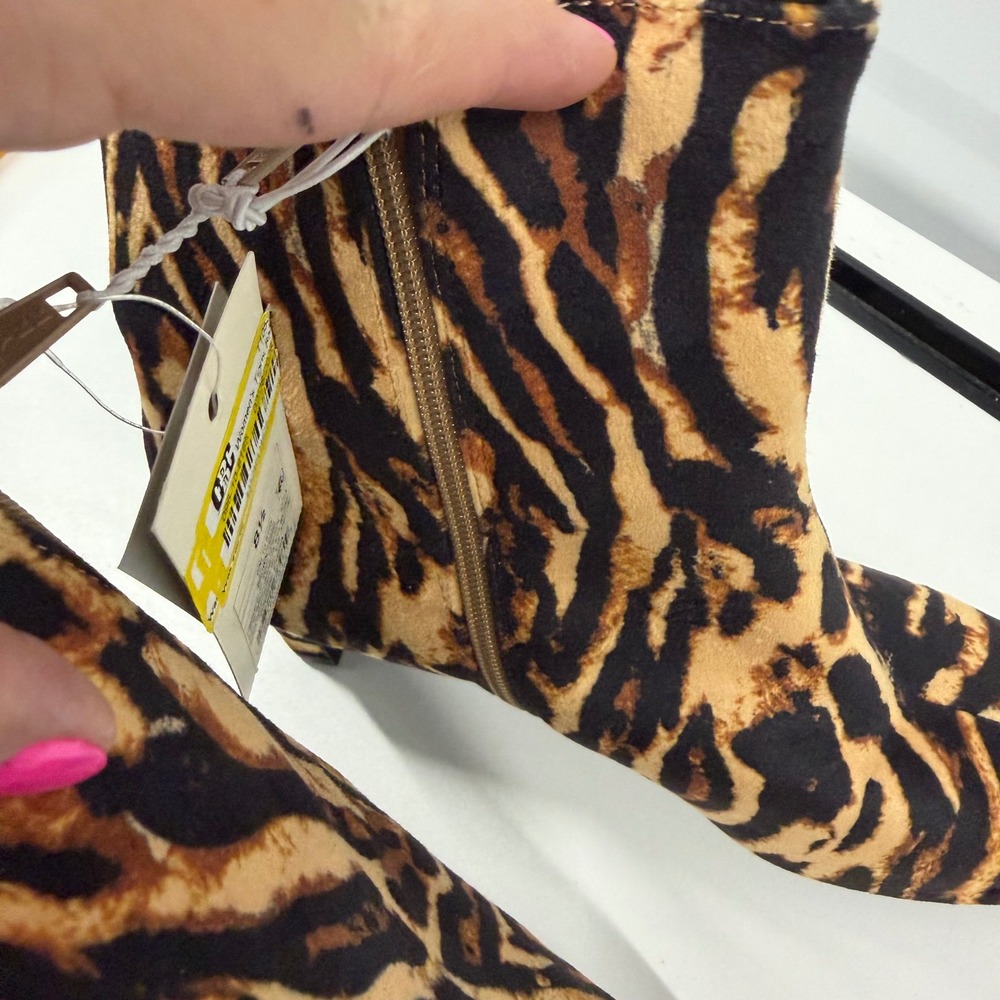 A New Day Women Tigris Ankle Boots Brown Tiger Print Pointed Toe Low Heel 8.5 - Picture 3 of 8